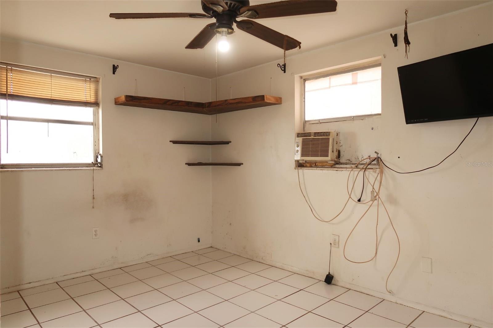 Listing photo id 6 for 4628 58th Avenue N