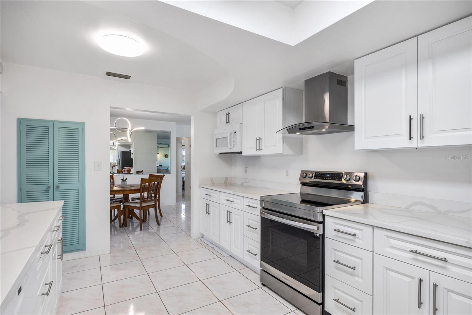 Image 18 of 42 For 11225 59th Avenue
