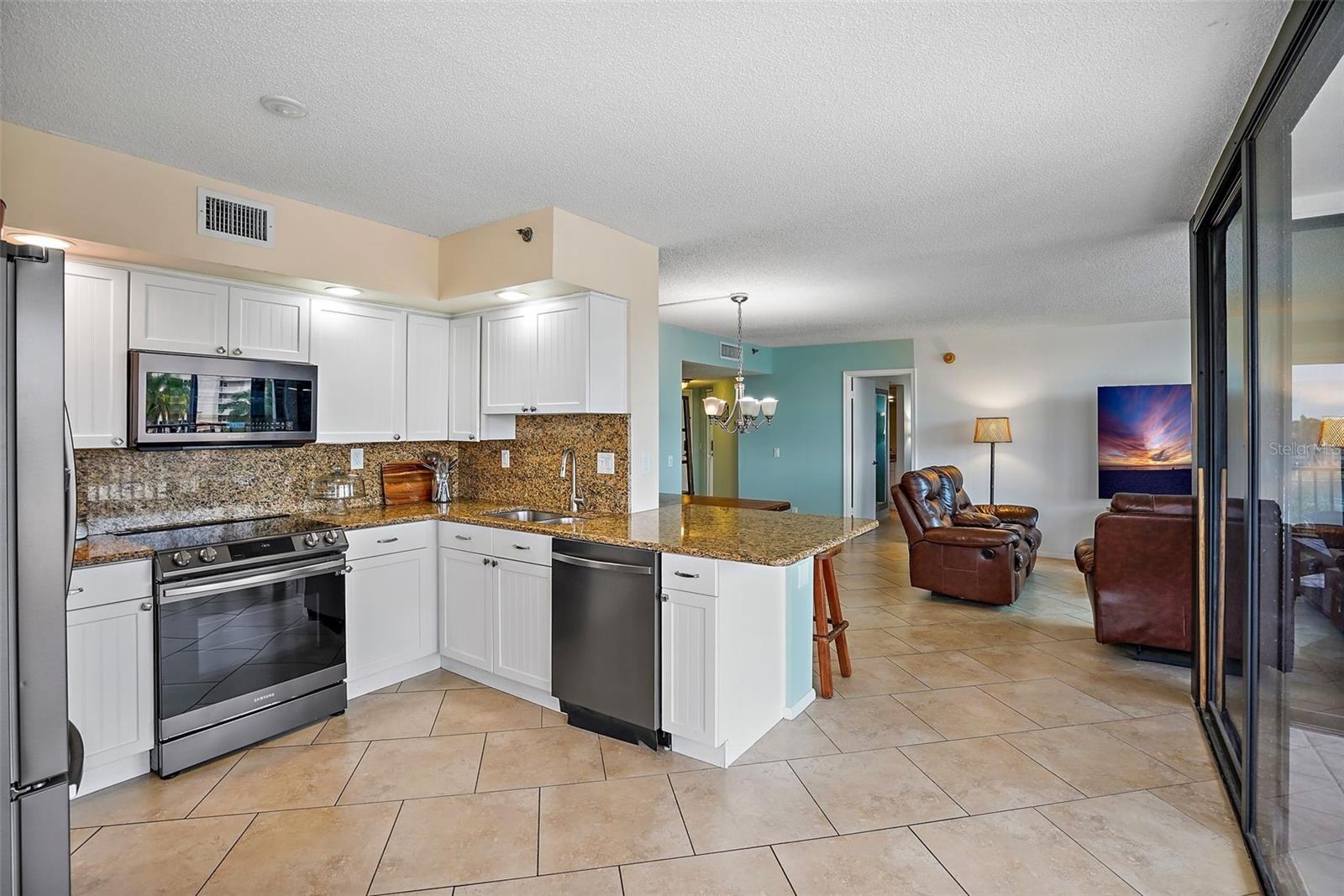 Image 12 of 40 For 6287 Bahia Del Mar Circle 404