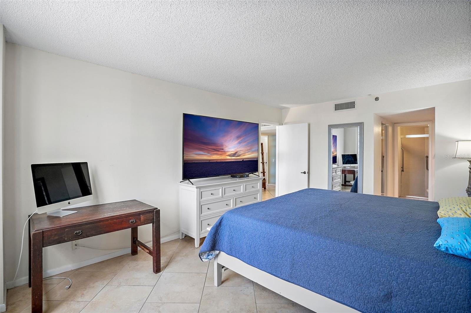 Image 18 of 40 For 6287 Bahia Del Mar Circle 404