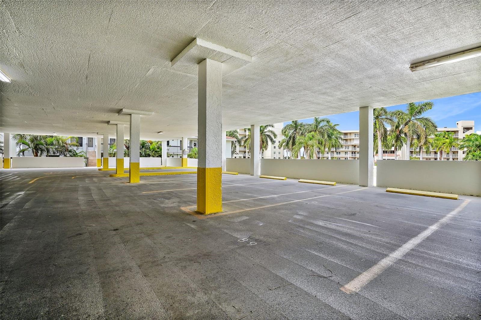 Image 32 of 40 For 6287 Bahia Del Mar Circle 404