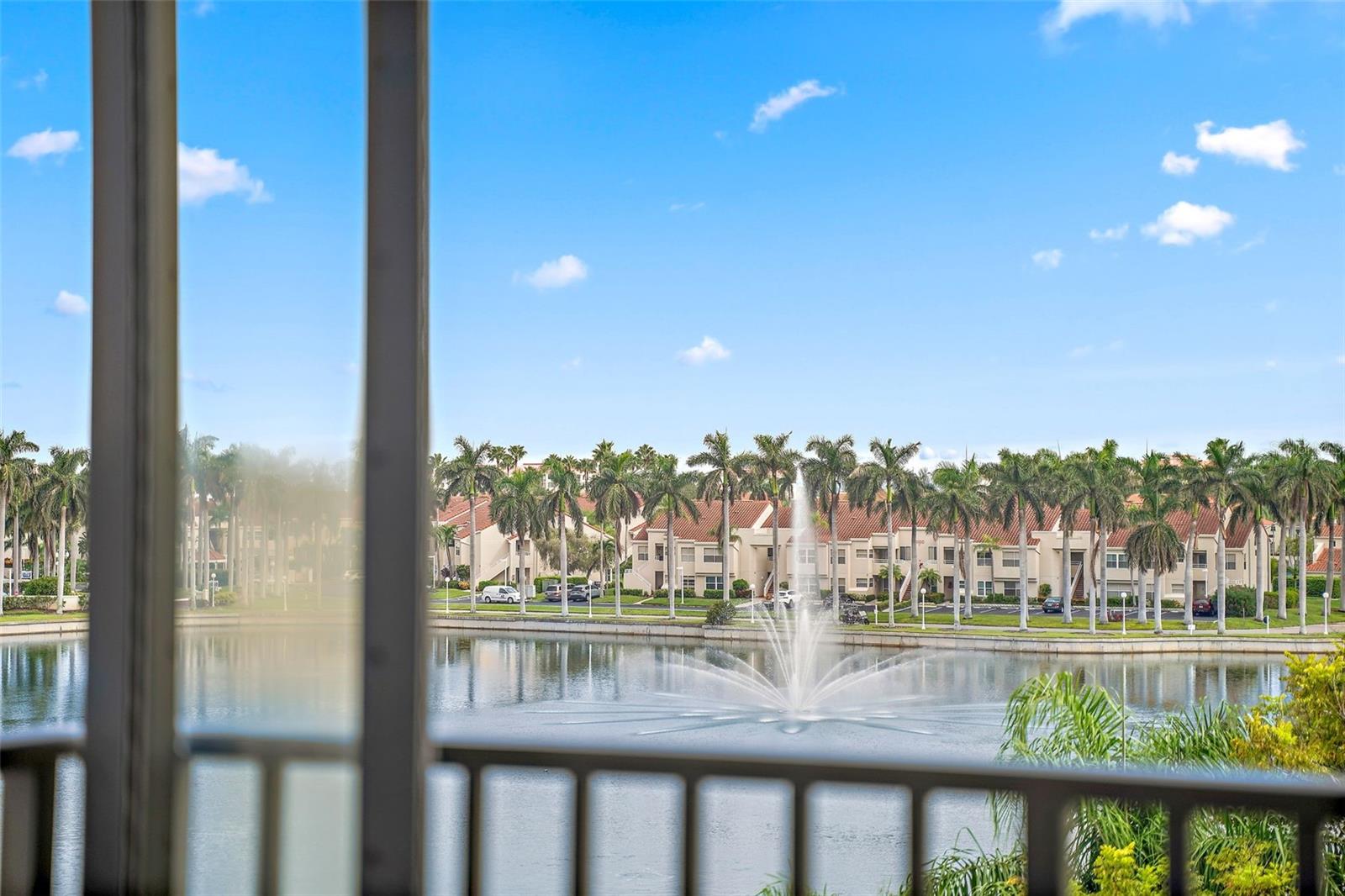 Image 5 of 40 For 6287 Bahia Del Mar Circle 404