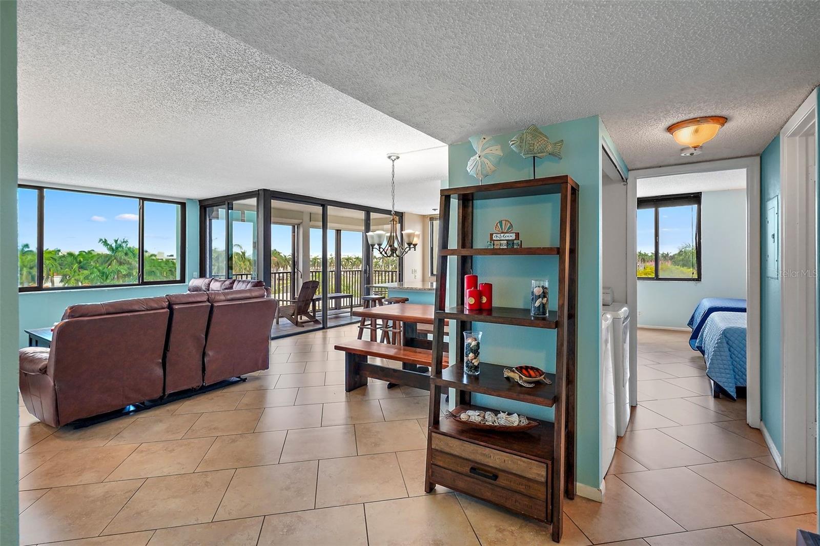 Image 6 of 40 For 6287 Bahia Del Mar Circle 404