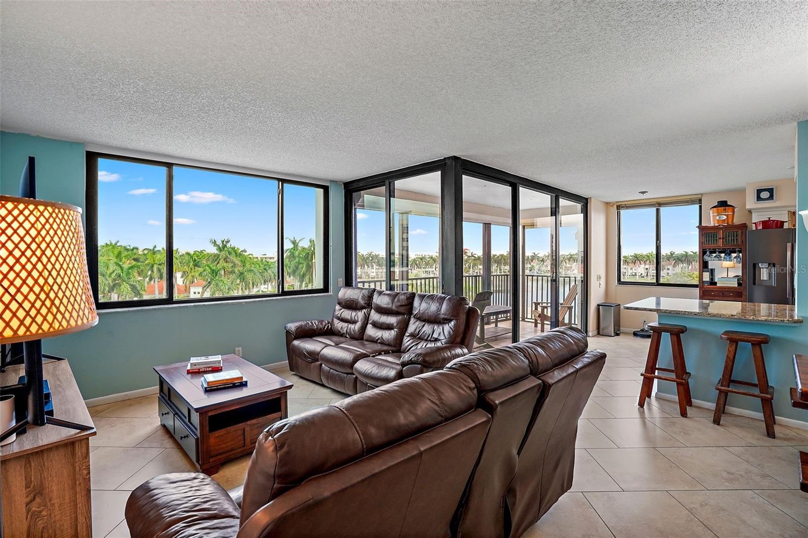 Image 7 of 40 For 6287 Bahia Del Mar Circle 404