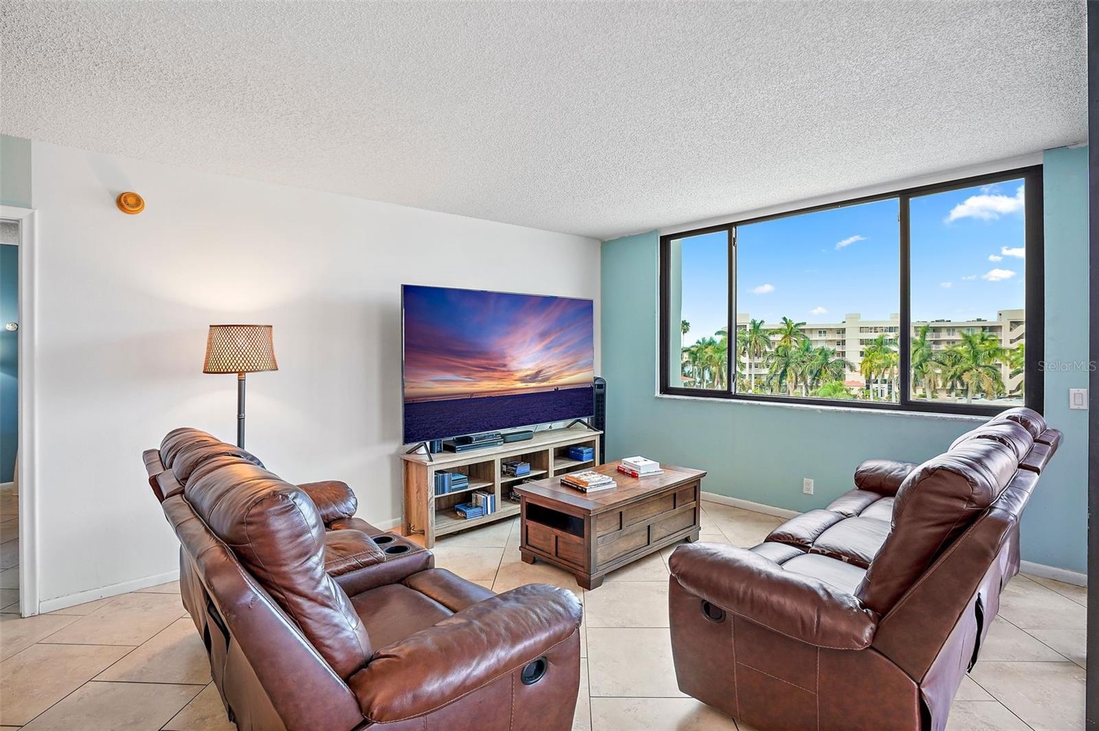 Image 8 of 40 For 6287 Bahia Del Mar Circle 404
