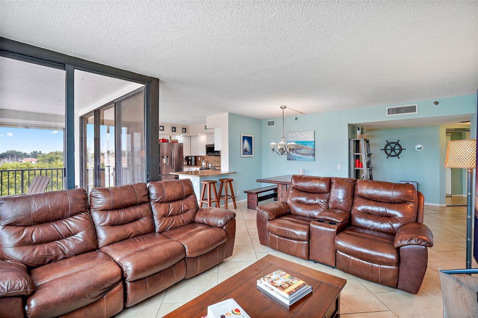 Image 9 of 40 For 6287 Bahia Del Mar Circle 404