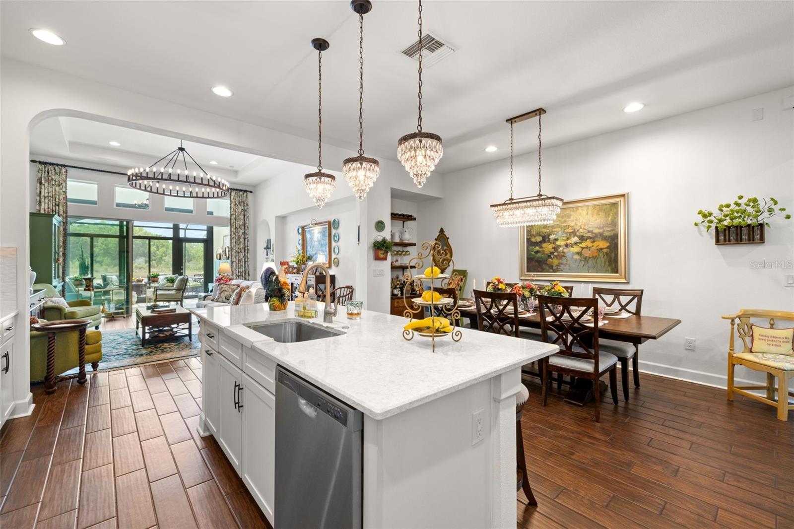 Listing photo id 9 for 4220 Barletta Court