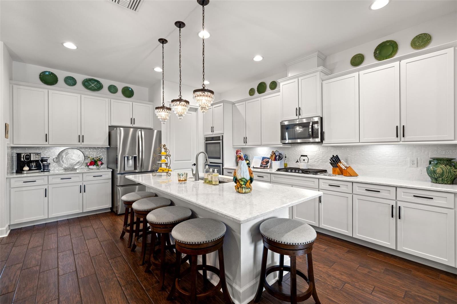 Listing photo id 10 for 4220 Barletta Court