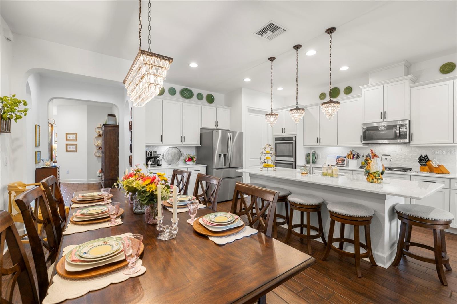 Listing photo id 14 for 4220 Barletta Court