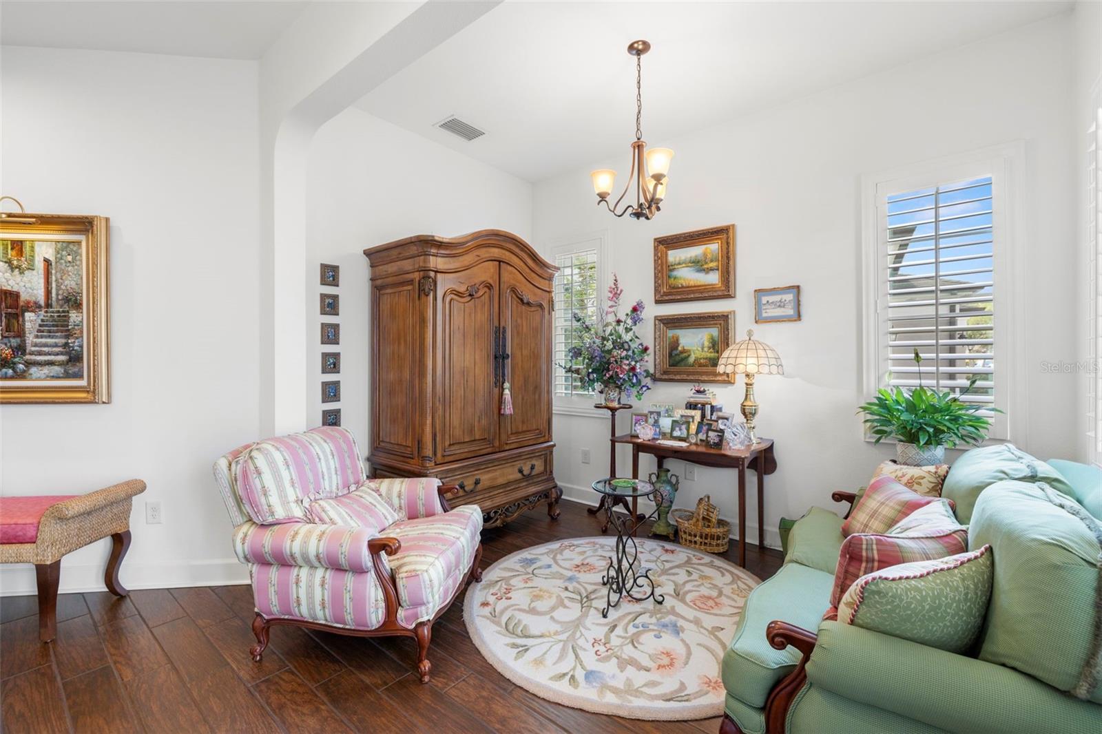 Listing photo id 5 for 4220 Barletta Court