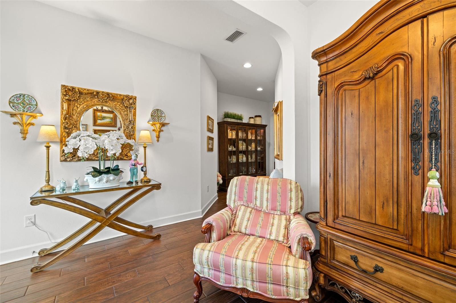 Listing photo id 6 for 4220 Barletta Court