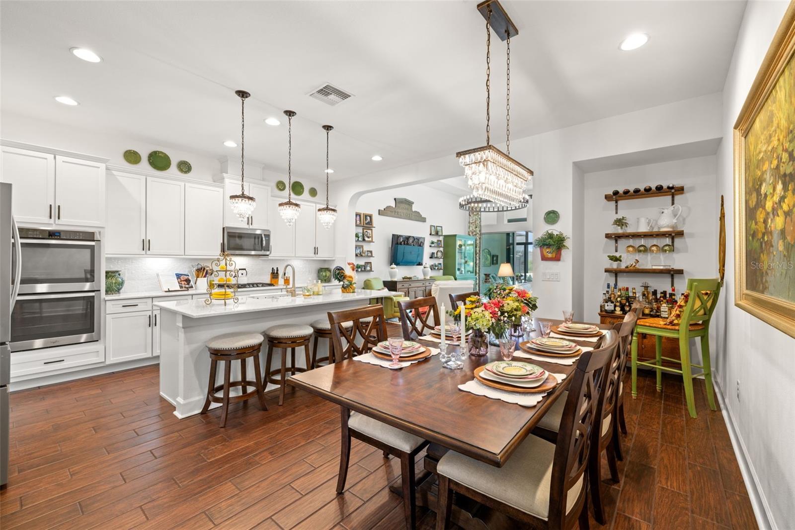 Listing photo id 7 for 4220 Barletta Court