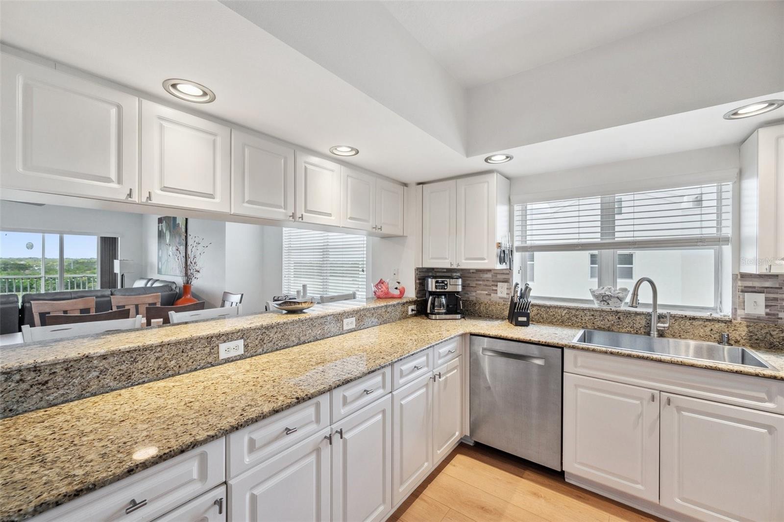 Listing photo id 8 for 1200 Country Club Drive 5506