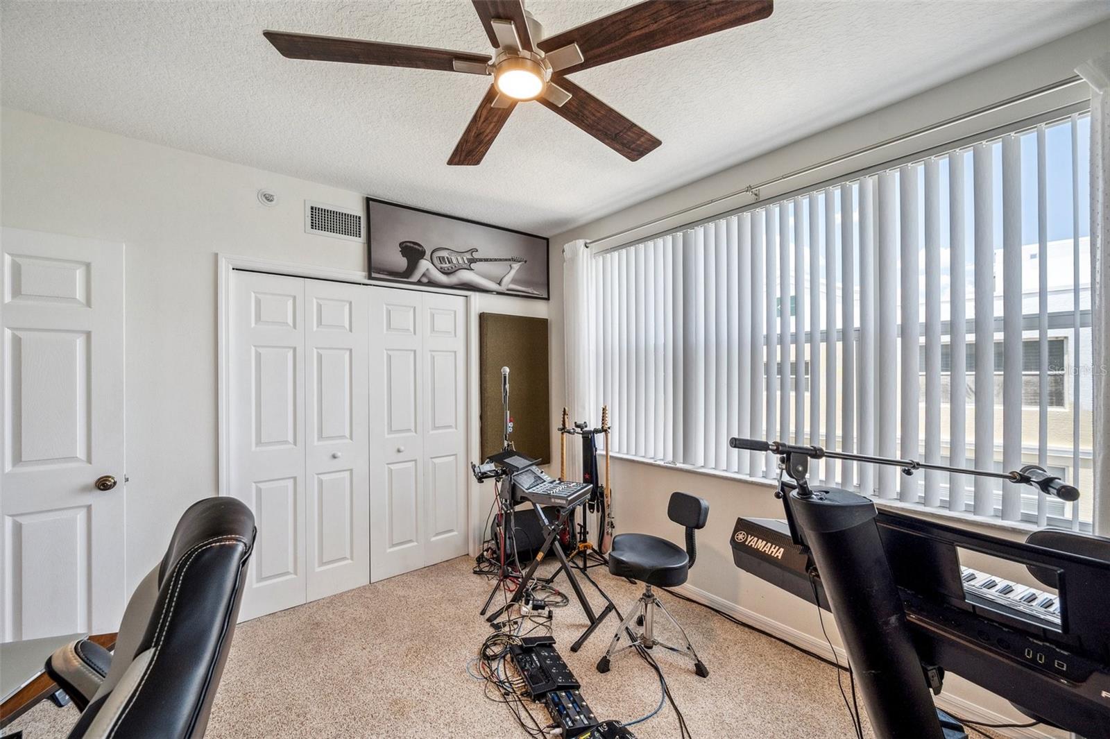 Listing photo id 10 for 1200 Country Club Drive 5506