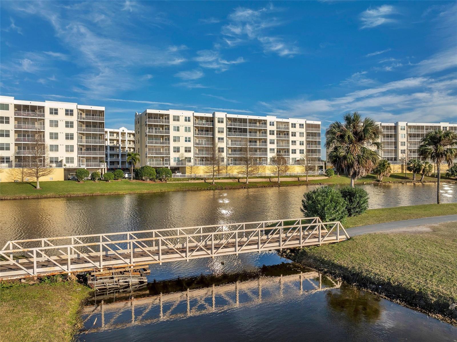 Listing photo id 13 for 1200 Country Club Drive 5506