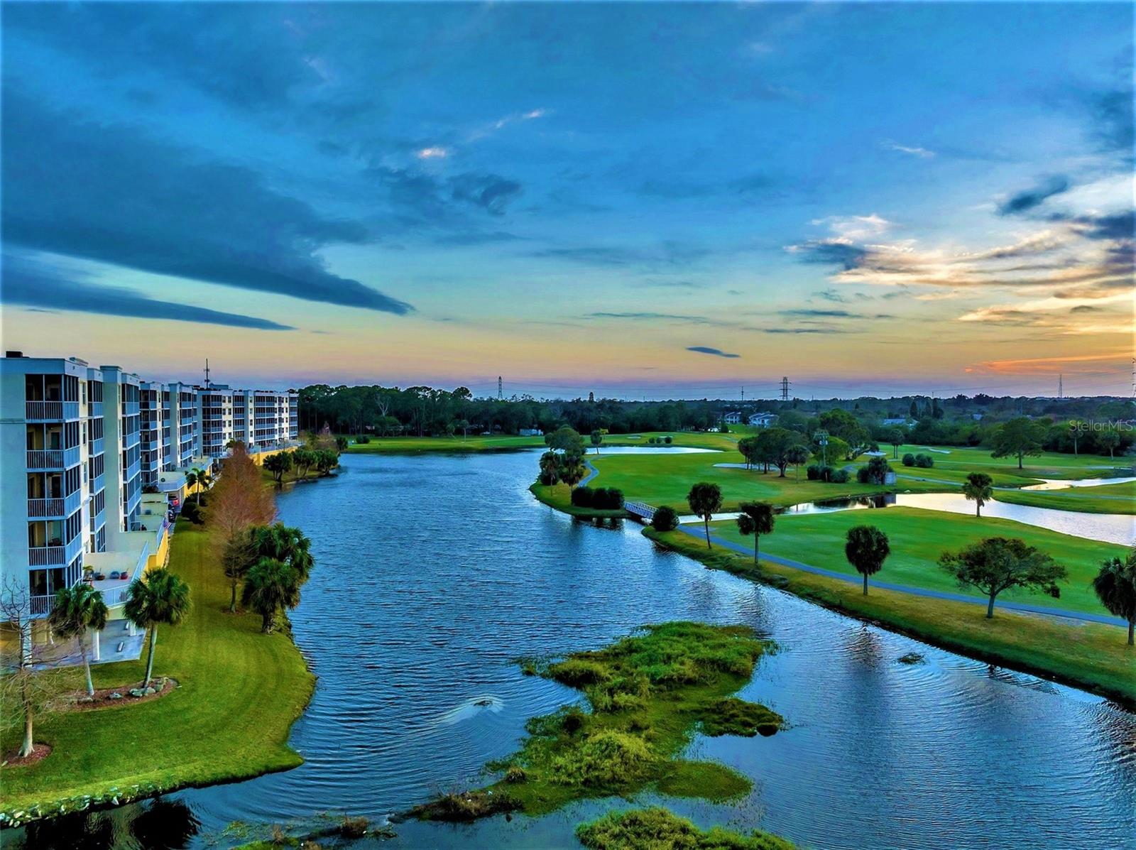 Listing photo id 14 for 1200 Country Club Drive 5506