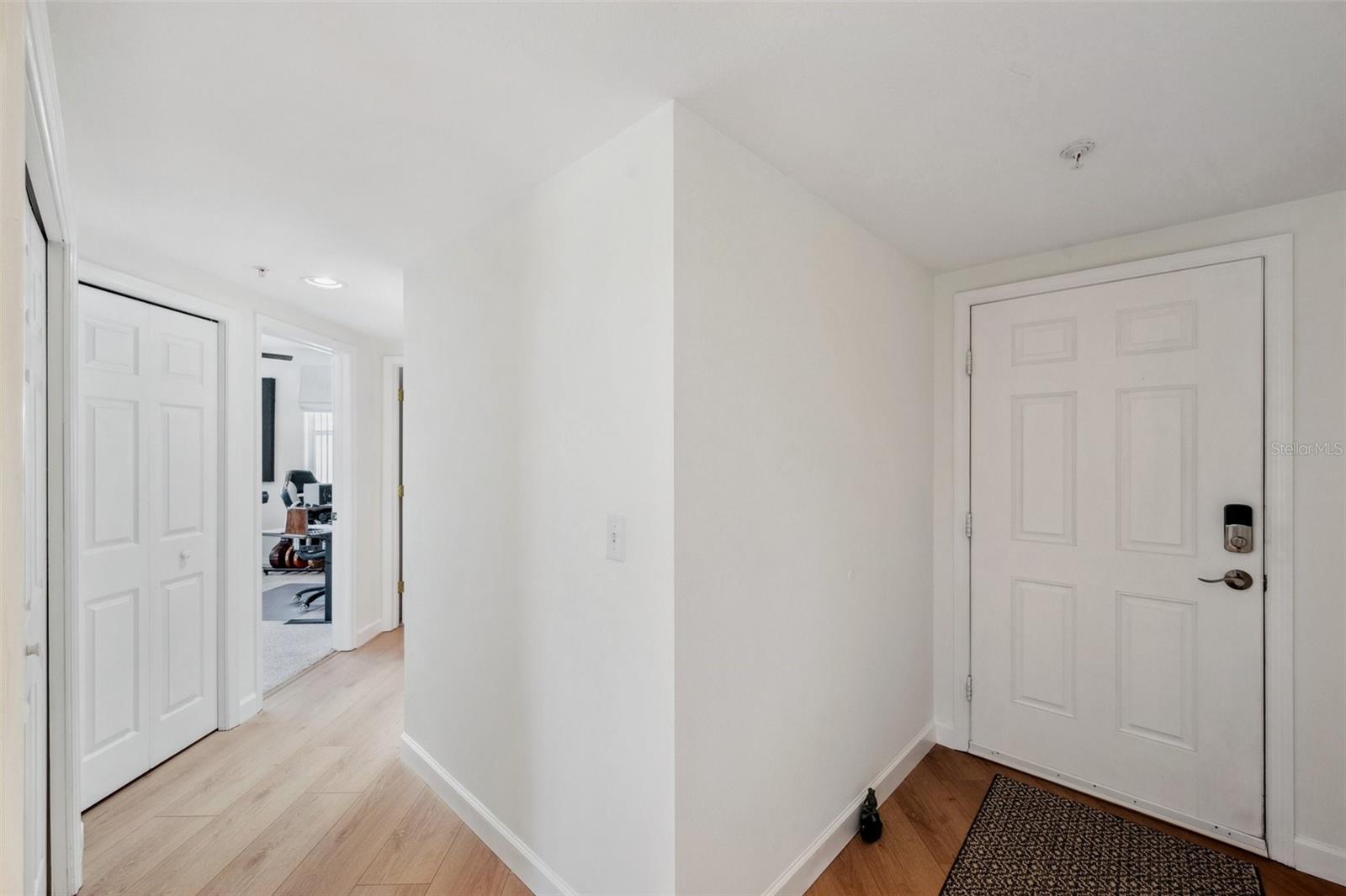 Listing photo id 27 for 1200 Country Club Drive 5506