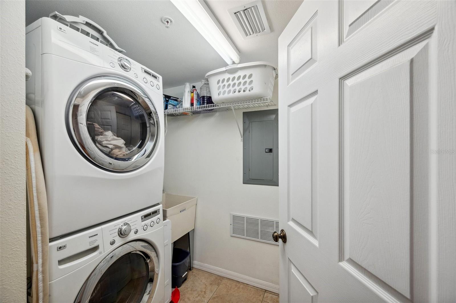 Listing photo id 28 for 1200 Country Club Drive 5506
