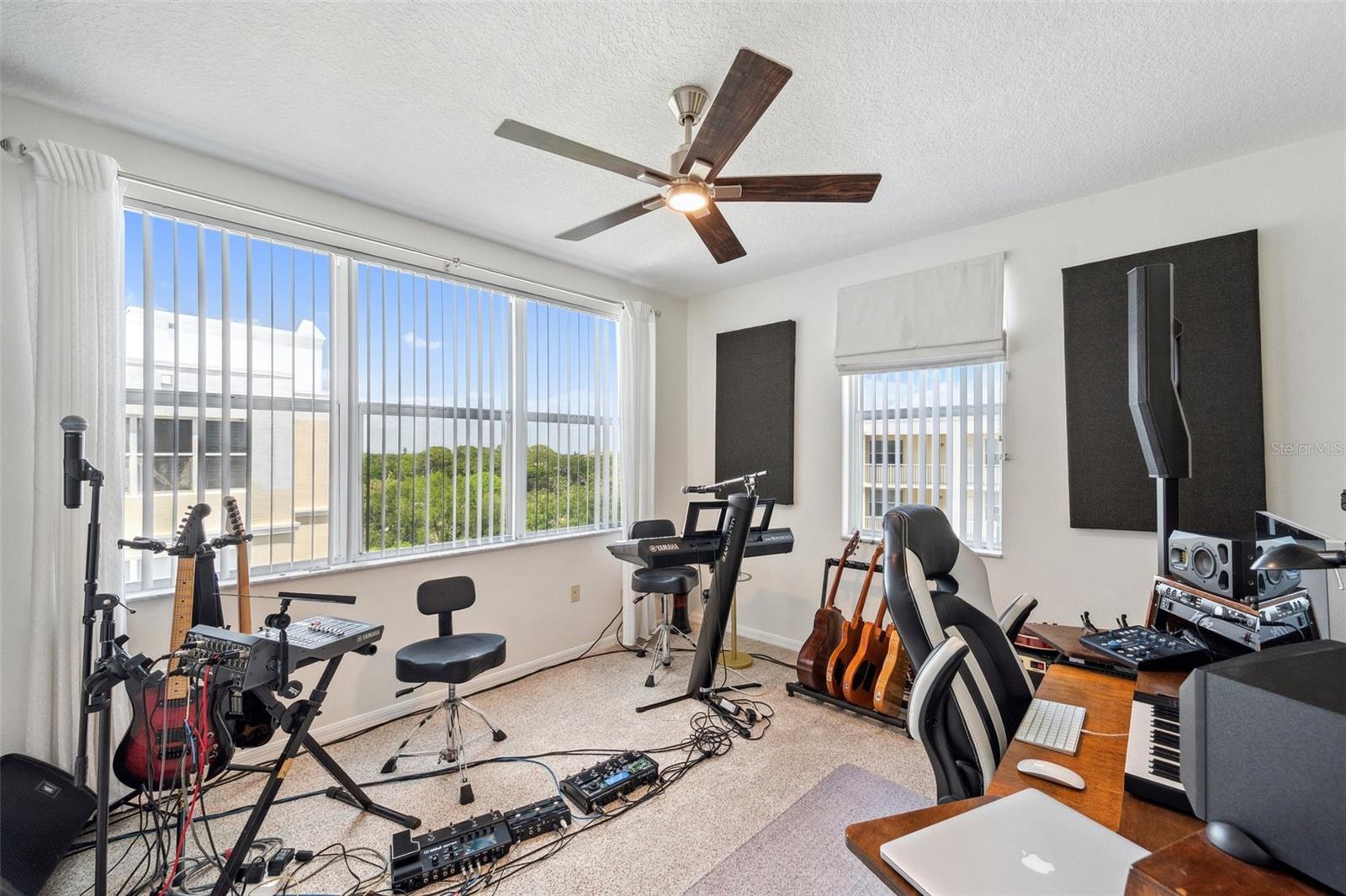 Listing photo id 32 for 1200 Country Club Drive 5506