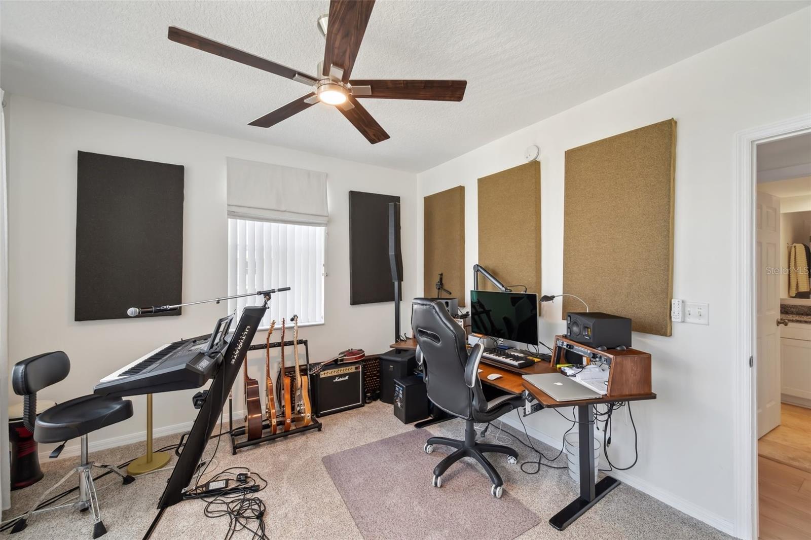 Listing photo id 33 for 1200 Country Club Drive 5506