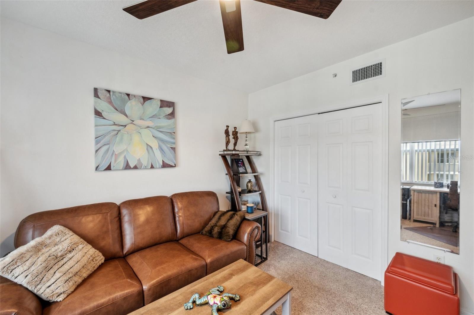 Listing photo id 36 for 1200 Country Club Drive 5506
