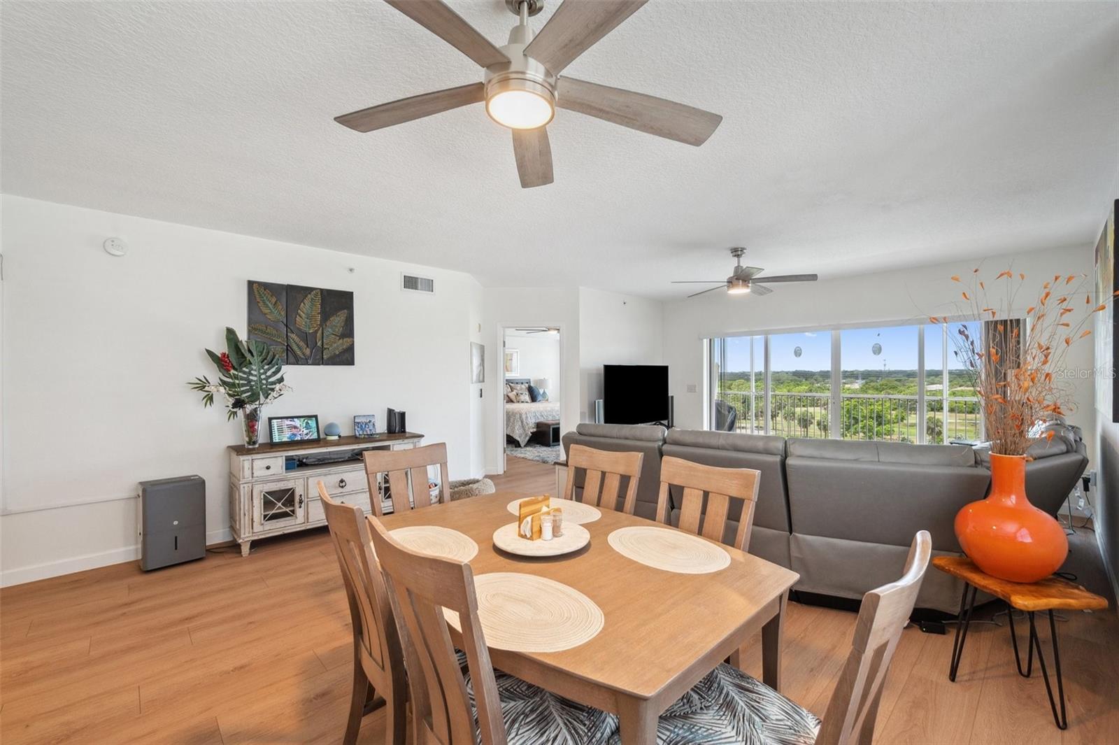 Listing photo id 41 for 1200 Country Club Drive 5506