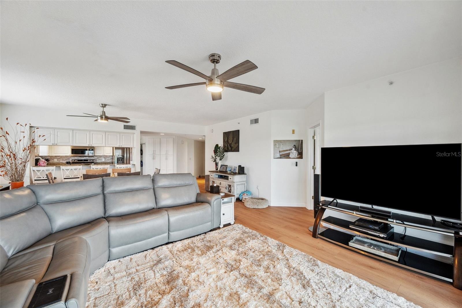 Listing photo id 46 for 1200 Country Club Drive 5506