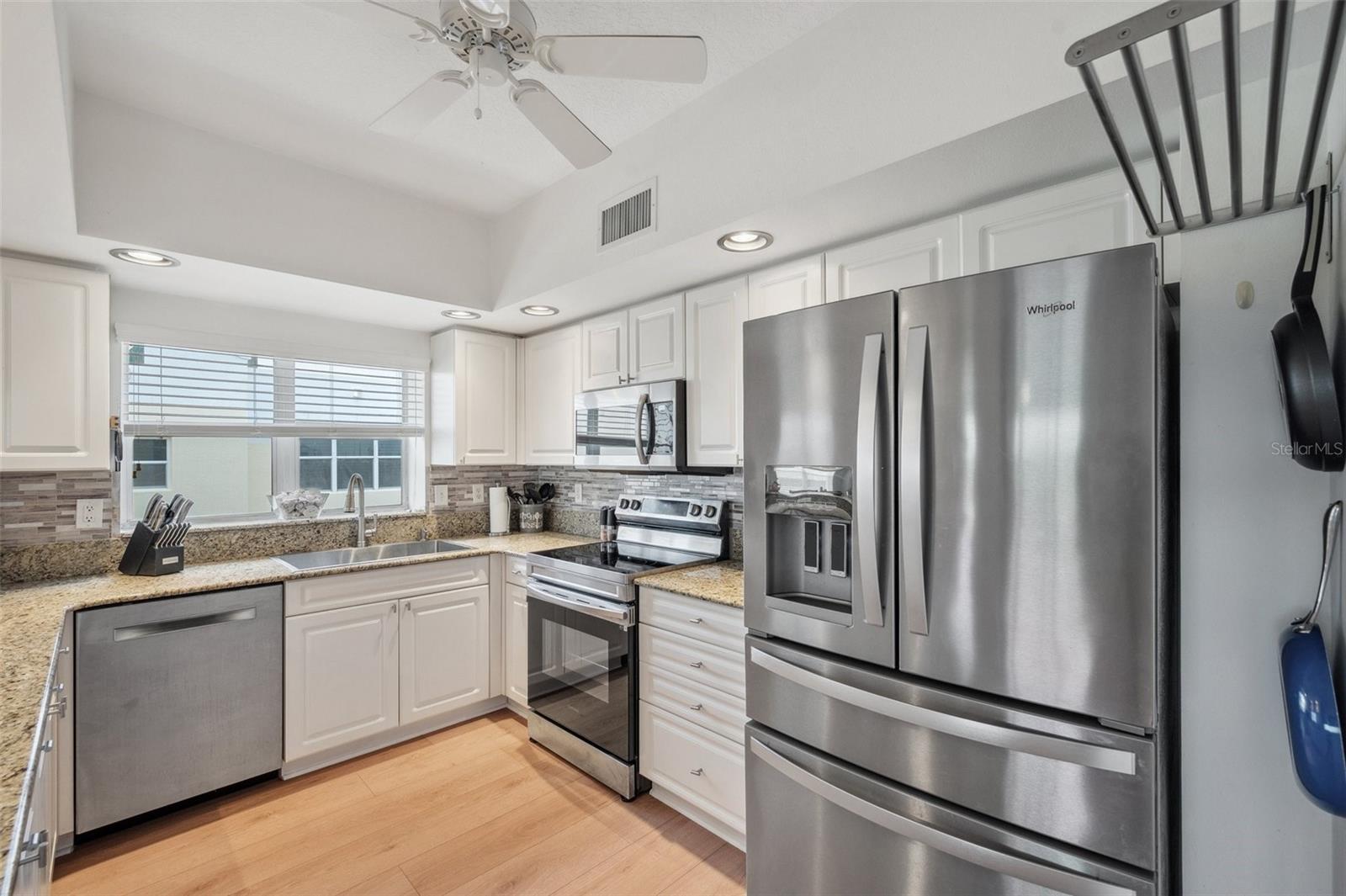 Listing photo id 49 for 1200 Country Club Drive 5506
