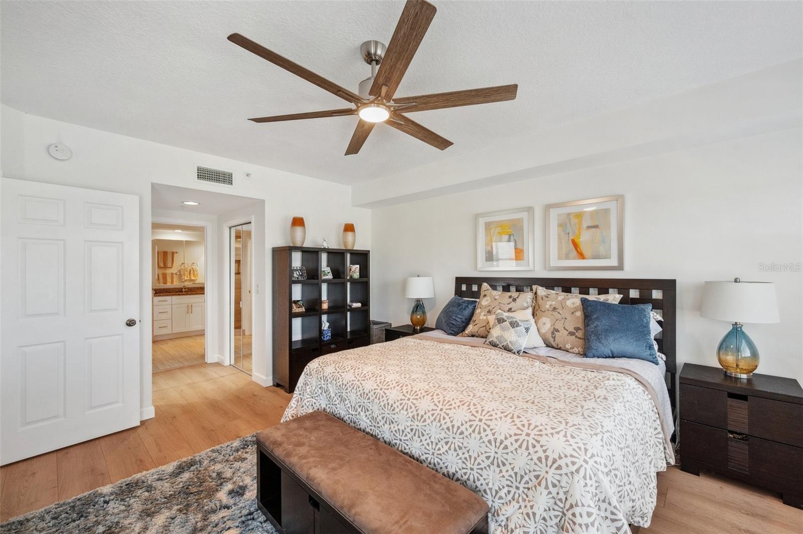 Listing photo id 53 for 1200 Country Club Drive 5506