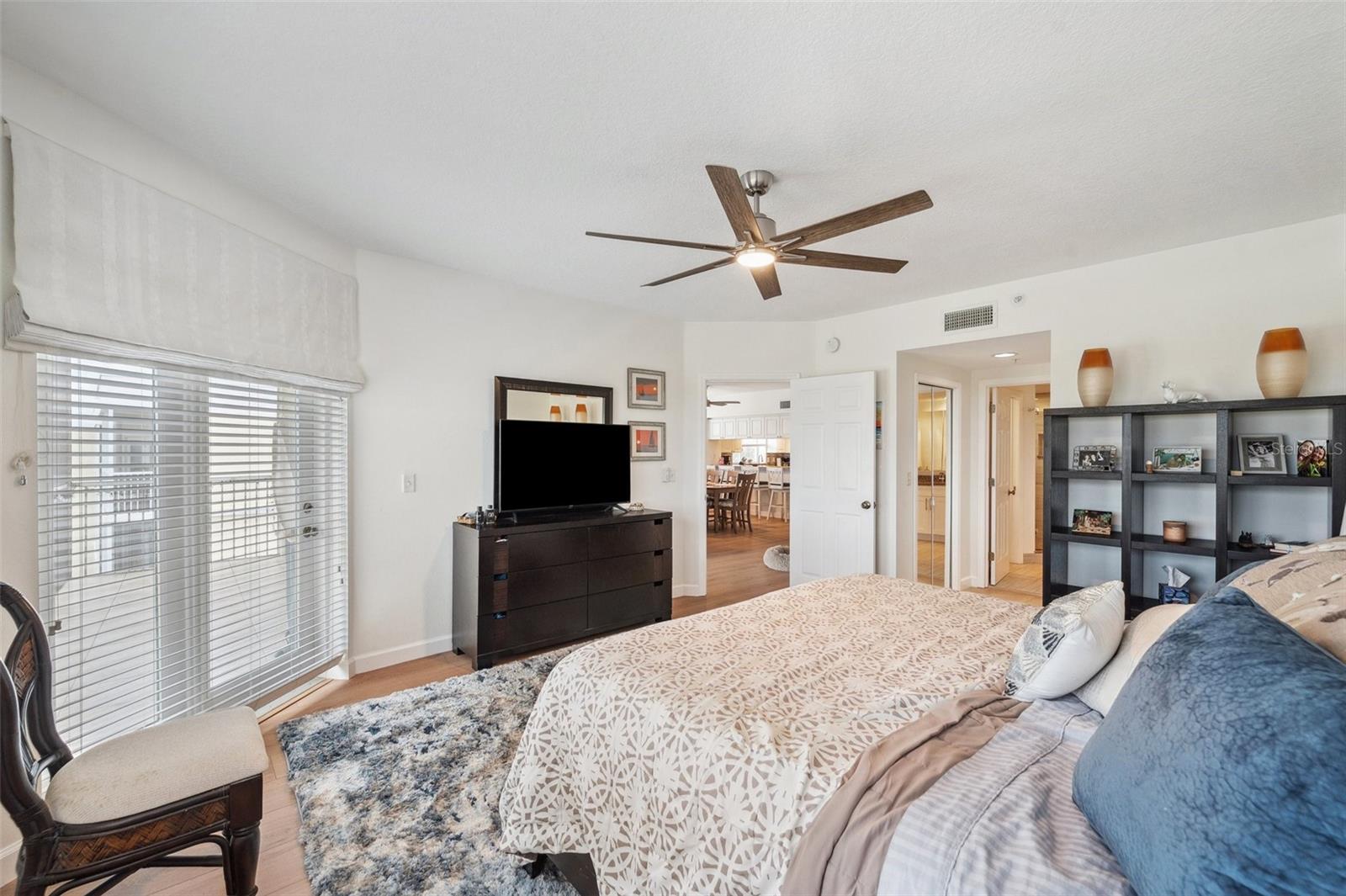 Listing photo id 54 for 1200 Country Club Drive 5506