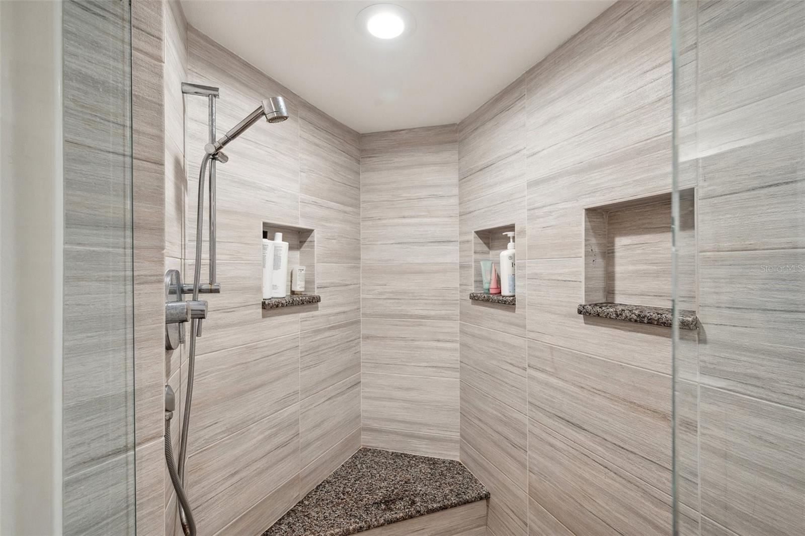 Listing photo id 57 for 1200 Country Club Drive 5506