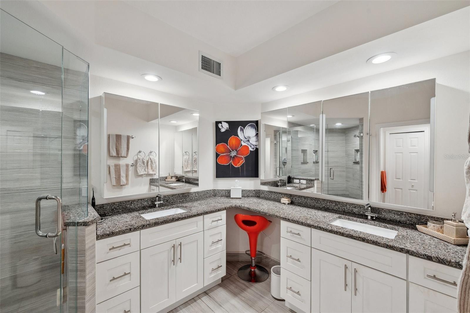 Listing photo id 59 for 1200 Country Club Drive 5506