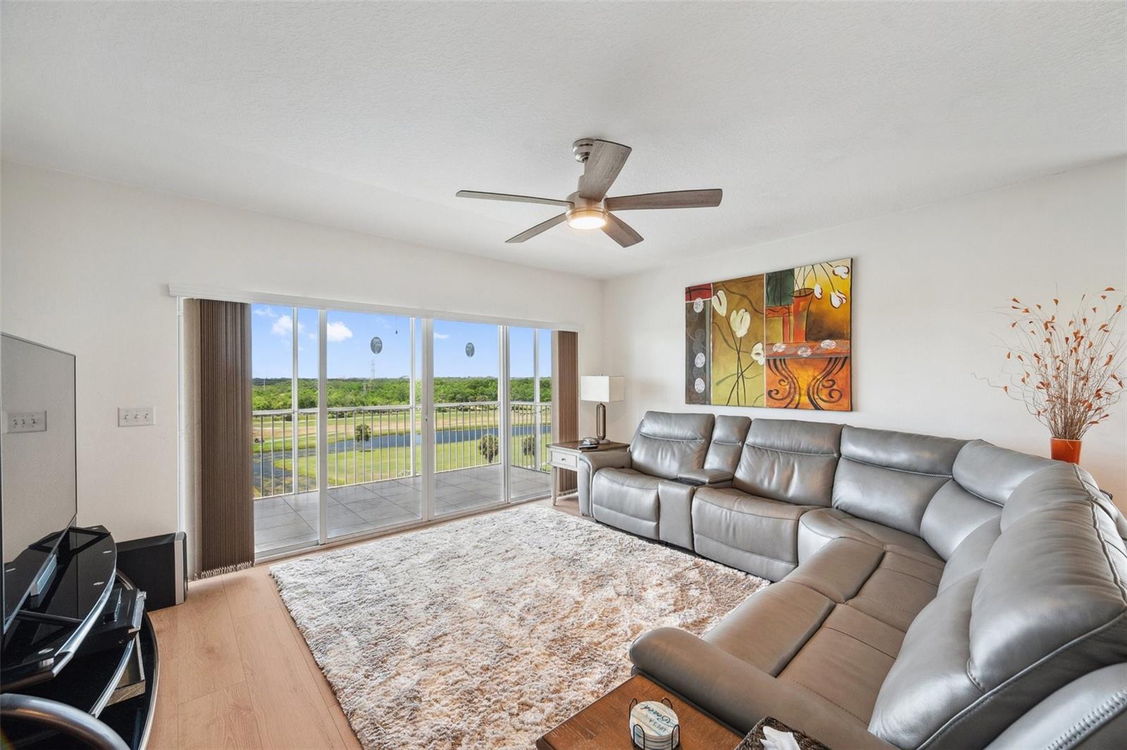 Listing photo id 5 for 1200 Country Club Drive 5506