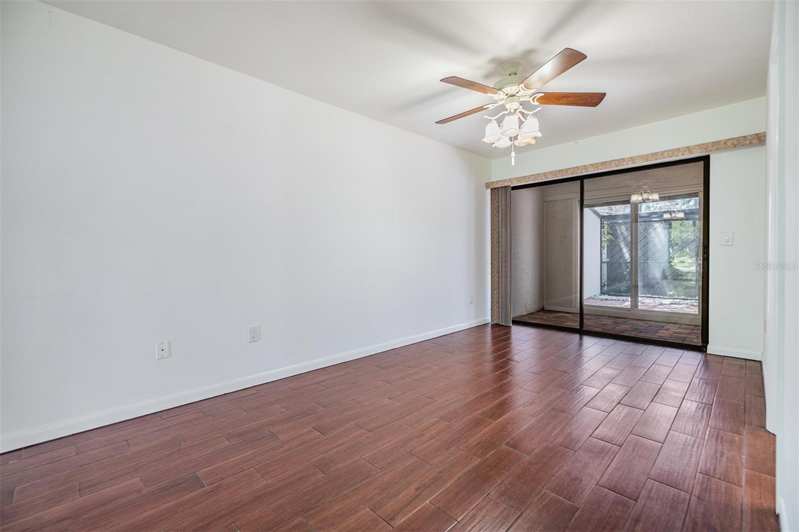 Image 9 of 35 For 4002 Cypress Court 4002