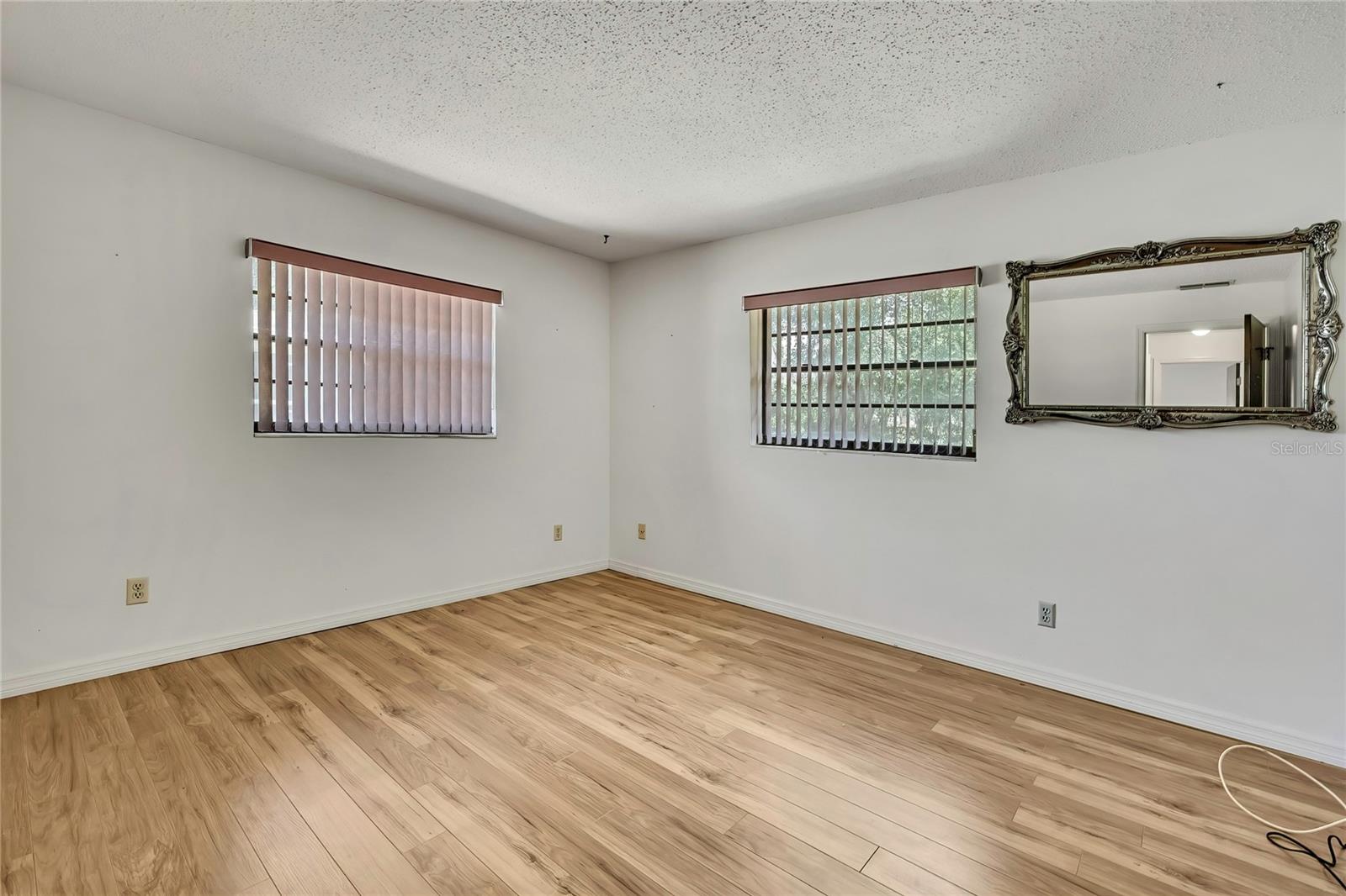 Image 17 of 56 For 883 Hollywood Circle