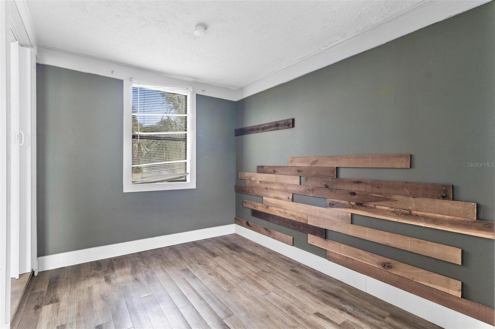 Image 11 of 16 For 536 Braddock Street S