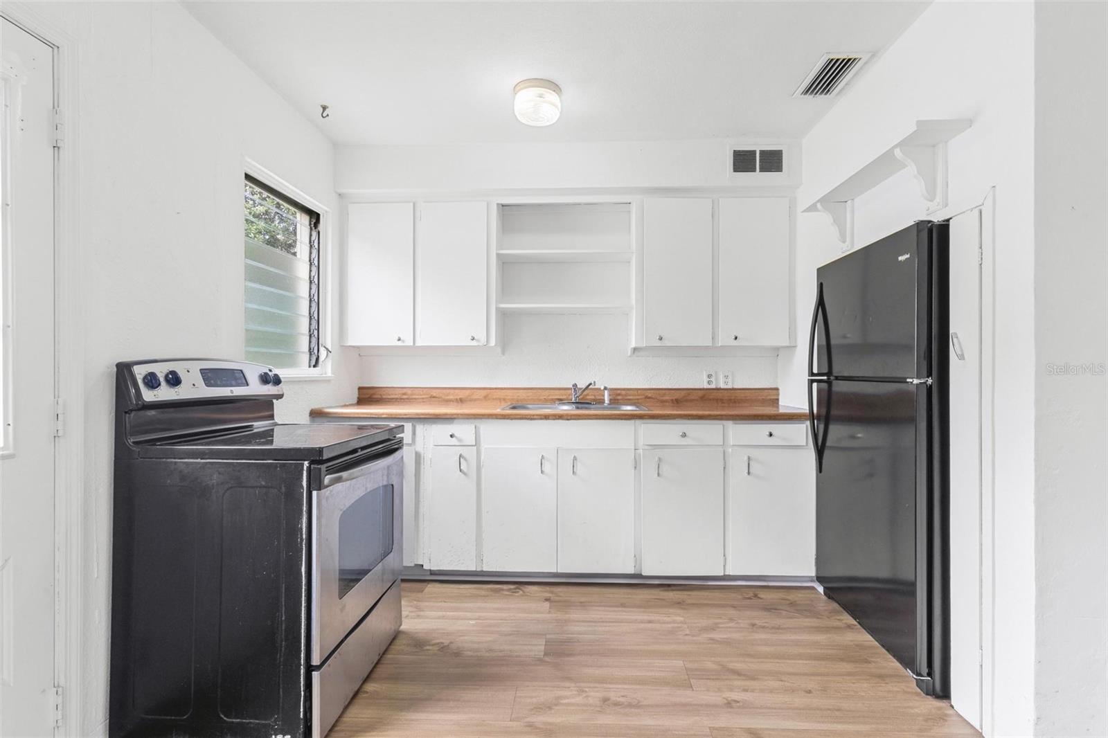 Image 3 of 16 For 536 Braddock Street S