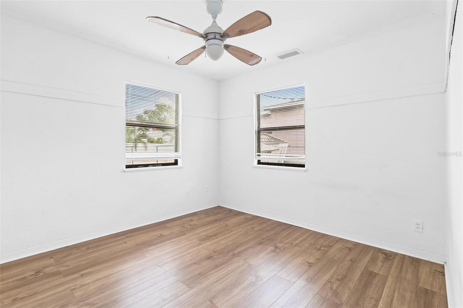 Image 7 of 16 For 536 Braddock Street S