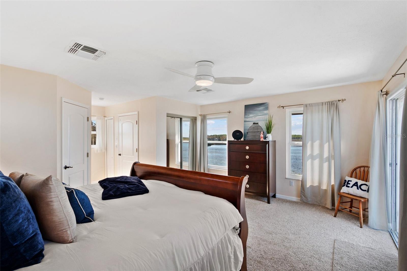 Listing photo id 9 for 2417 Sunset Vista Drive