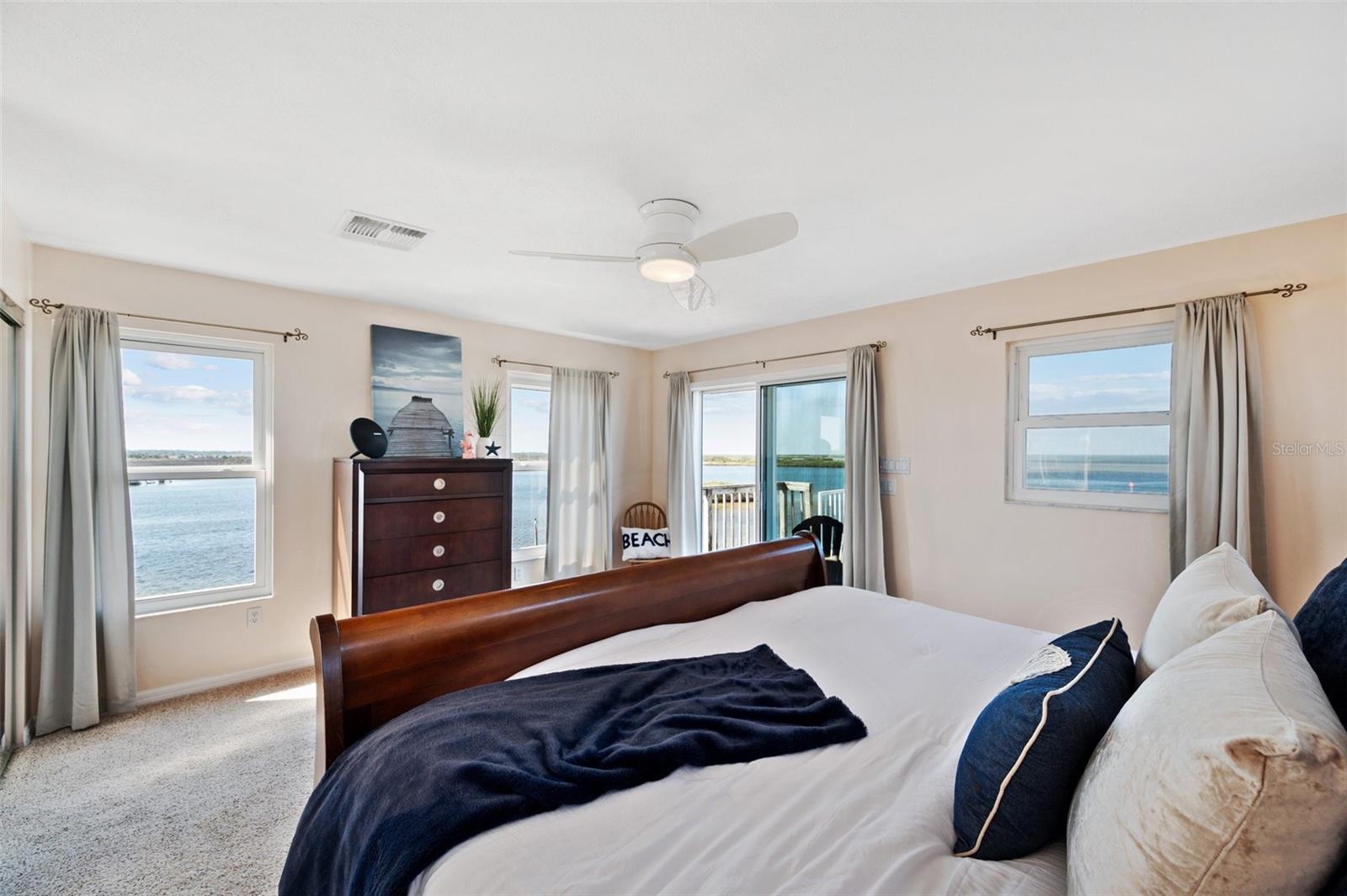 Listing photo id 11 for 2417 Sunset Vista Drive