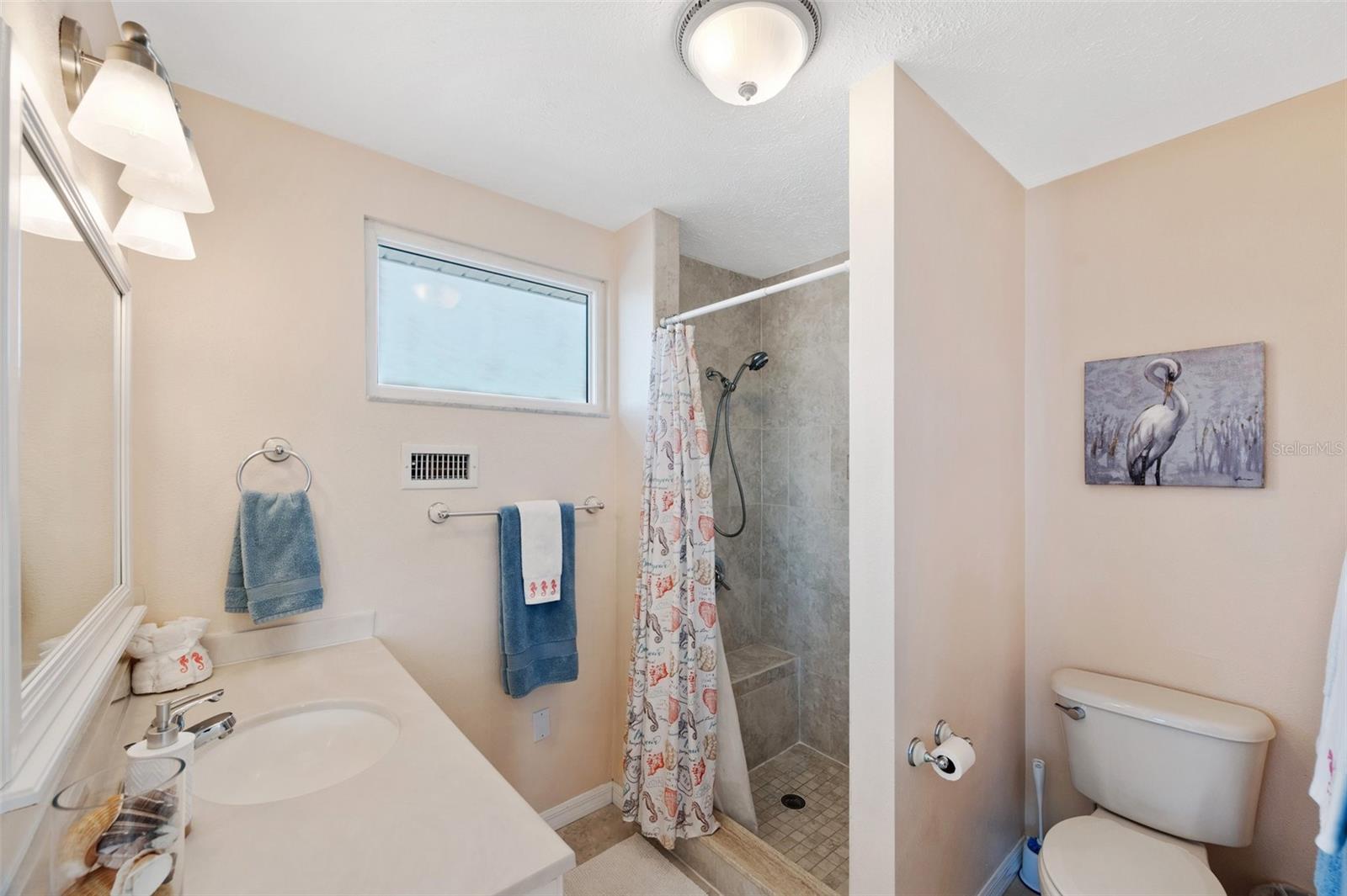Listing photo id 12 for 2417 Sunset Vista Drive