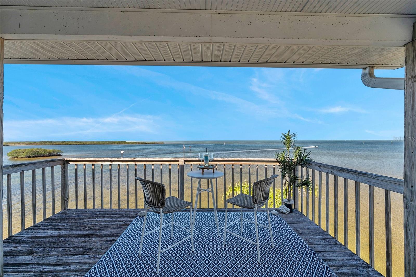Listing photo id 21 for 2417 Sunset Vista Drive