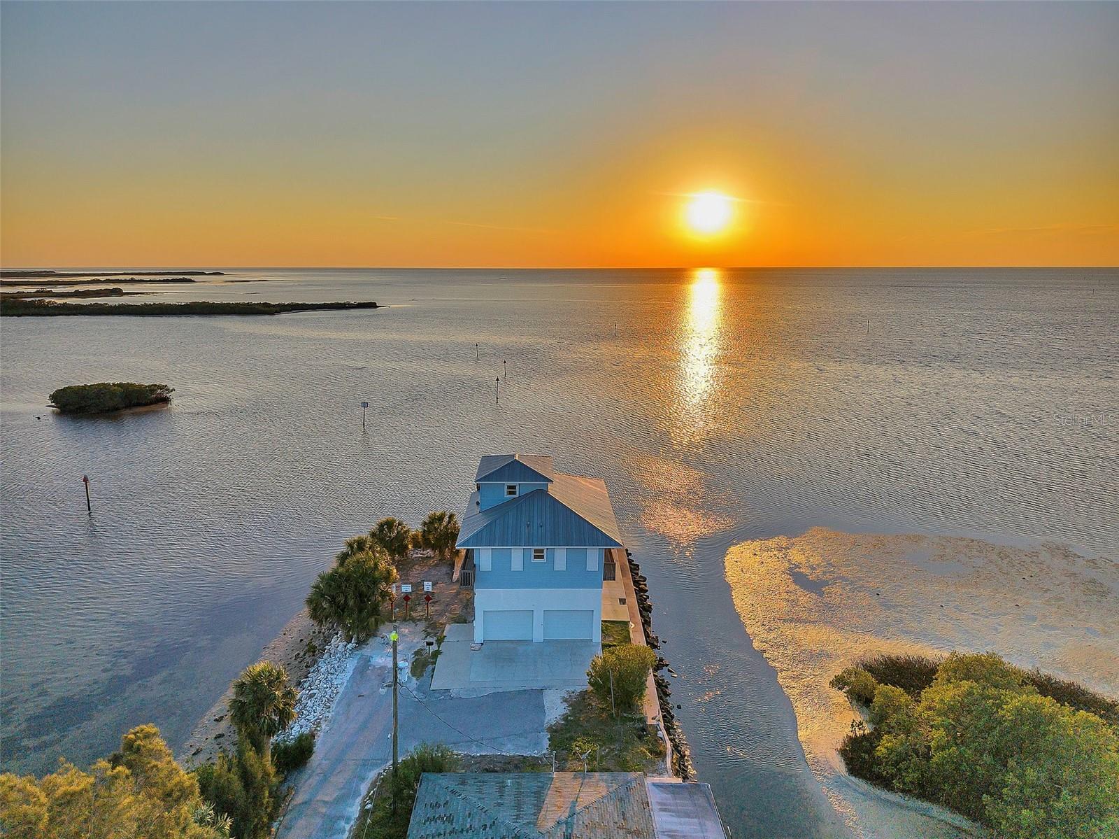 Listing photo id 1 for 2417 Sunset Vista Drive