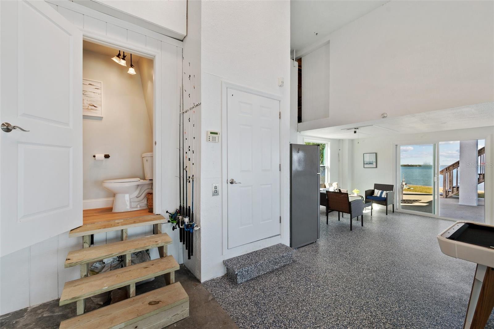 Listing photo id 28 for 2417 Sunset Vista Drive