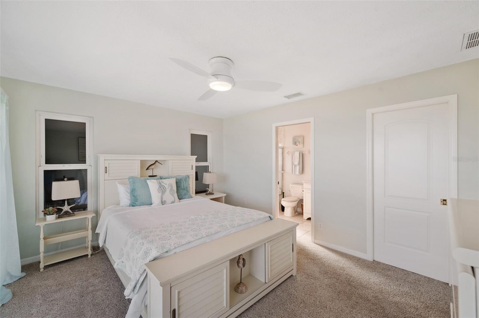 Listing photo id 38 for 2417 Sunset Vista Drive