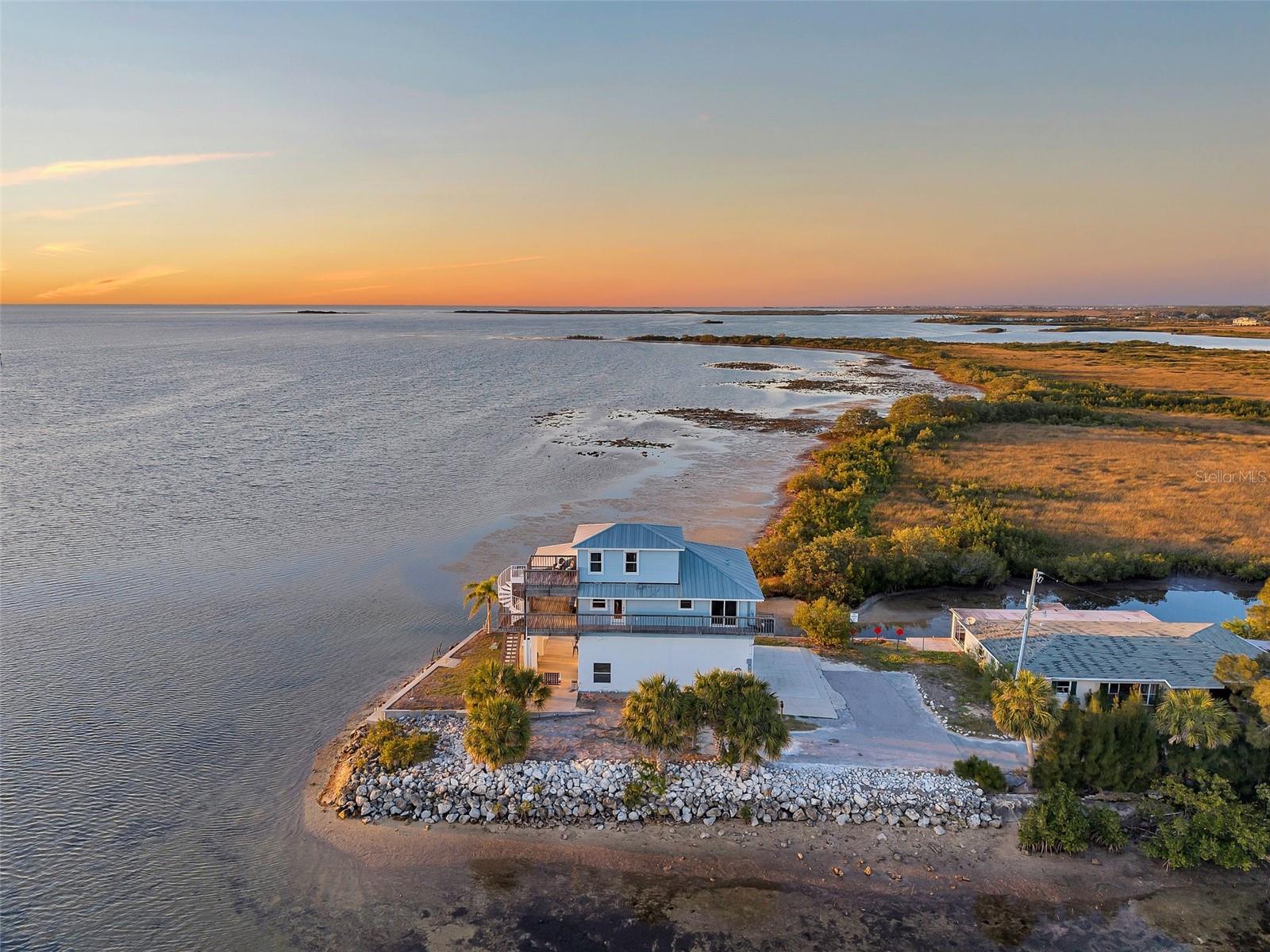 Listing photo id 52 for 2417 Sunset Vista Drive