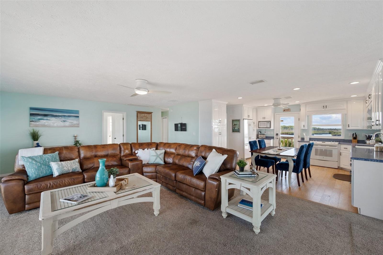 Listing photo id 4 for 2417 Sunset Vista Drive
