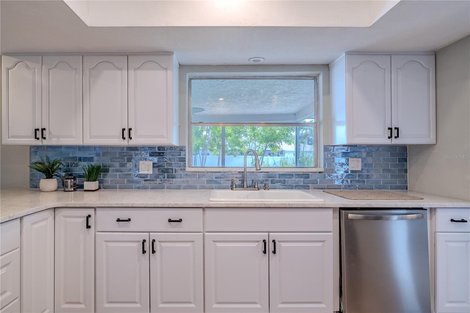 Listing photo id 10 for 1211 64th Street Nw