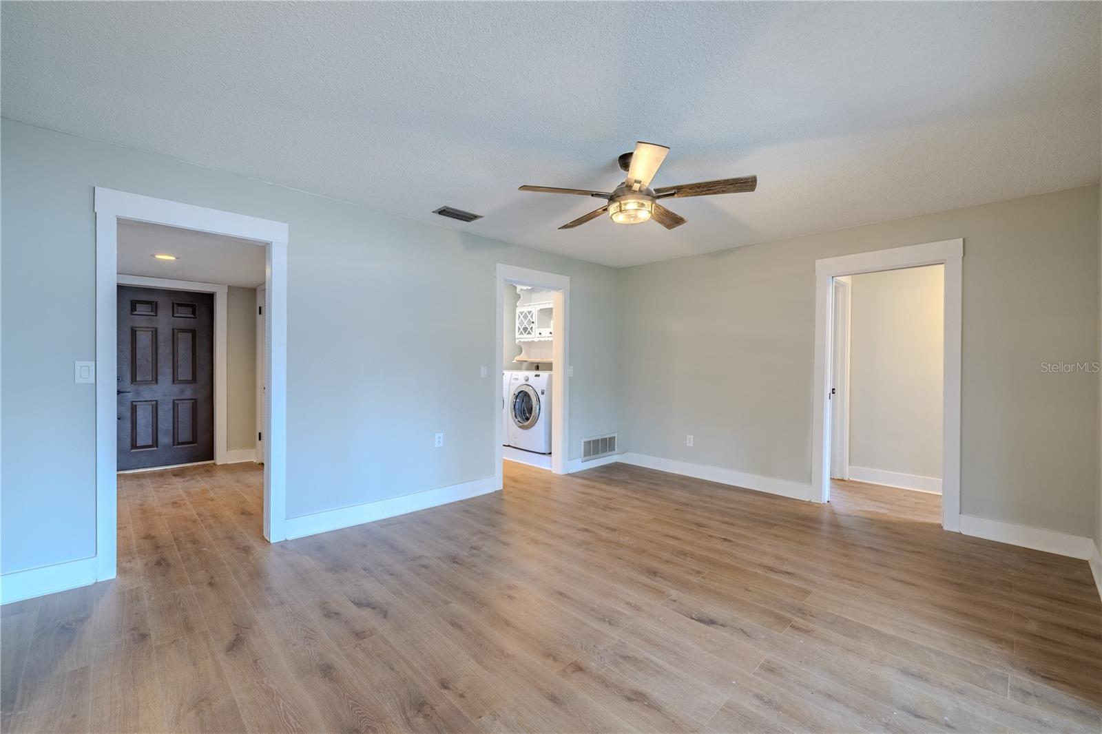 Listing photo id 15 for 1211 64th Street Nw