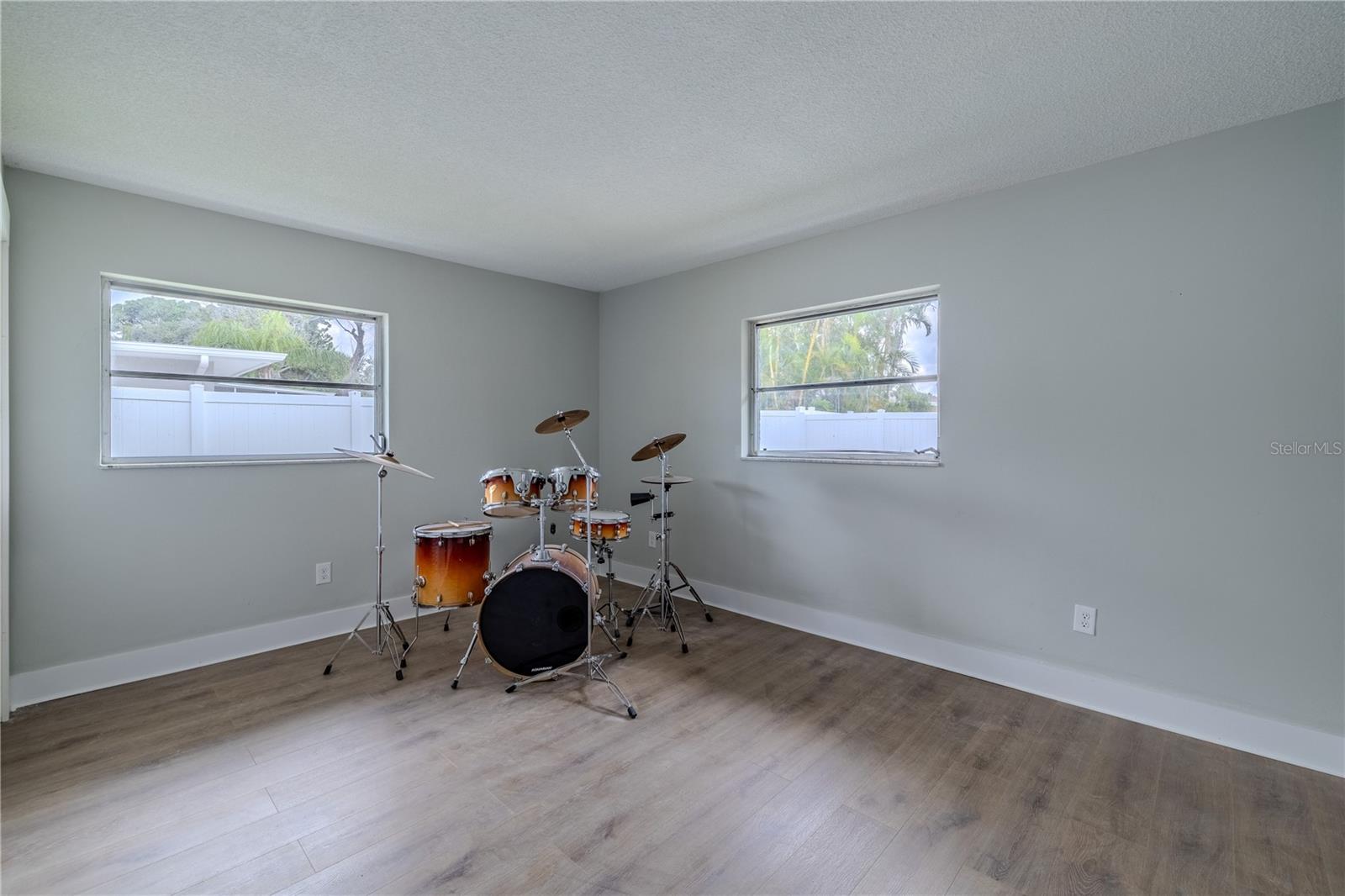 Listing photo id 20 for 1211 64th Street Nw